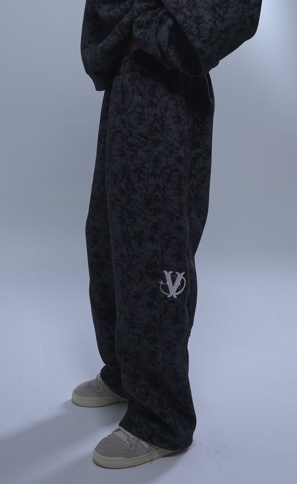 WASHED BLACK PANTS, Standout comfortably