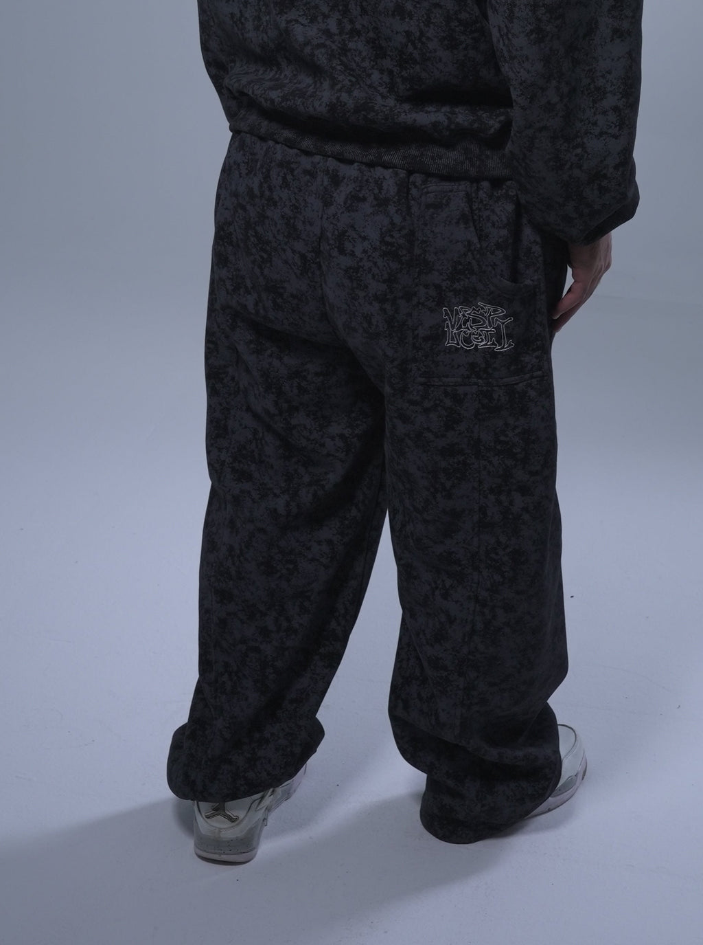 WASHED BLACK PANTS, Standout comfortably