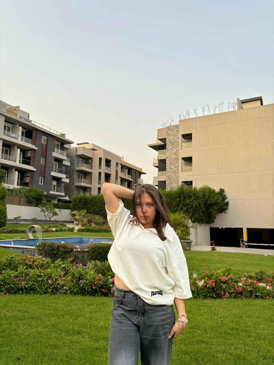 VES CROPPED WHITE TEE